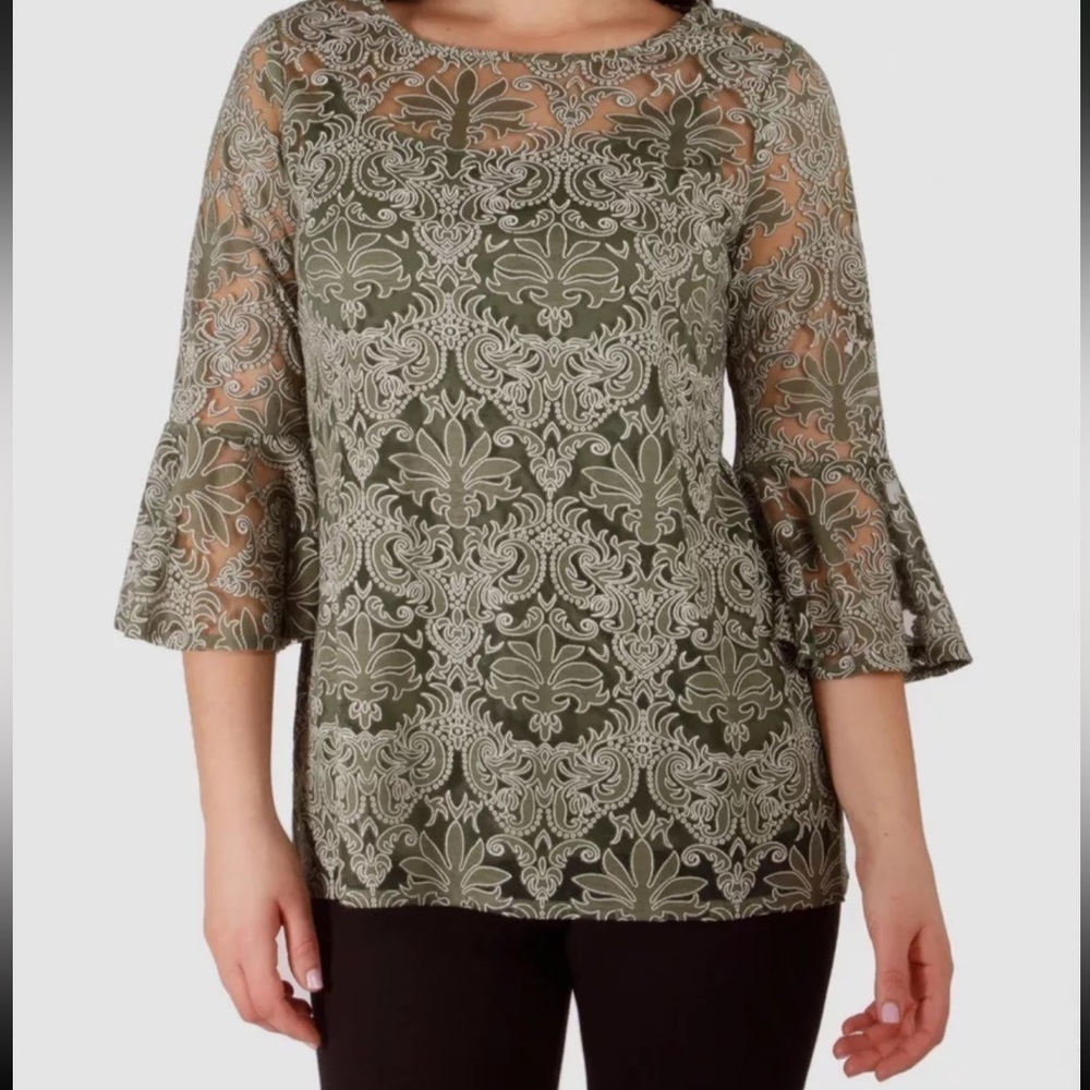 NY Collection NWT size 1X green floral tank underneath ruffle bell sleeve‎